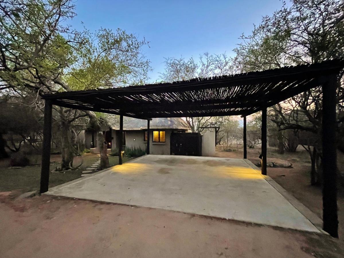 10 Raptors Lodge Hoedspruit Exterior photo
